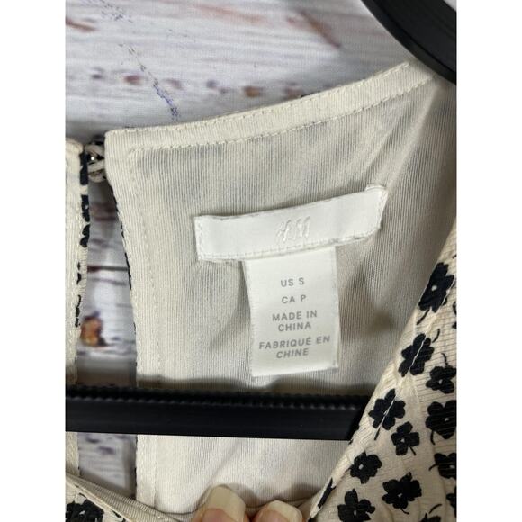 H&M Dress Women's Small White Floral Tiered Swing Midi Puff Sleeve Ruffle Hem - Picture 5 of 9